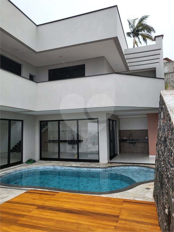 Casa à venda com 3 suítes no condomínio Hills, Arujá - SP