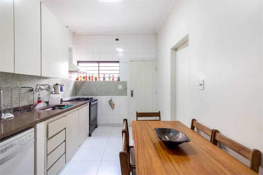 Casa à venda com 3 quartos, sendo 1 suíte, em Pinheiros, São Paulo, SP