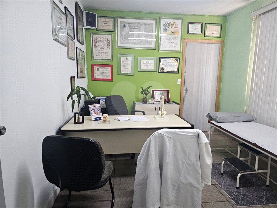 Casa à venda com 8 quartos, sendo 1 suíte, em Vila Mariana, São Paulo, SP