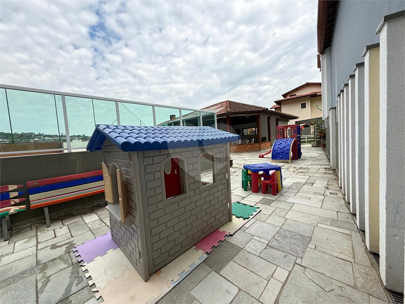 Casa à venda ou para alugar com 3 quartos, sendo 1 suíte, no condomínio Da Serra, São Paulo - SP