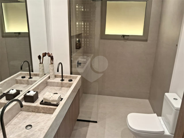 Apartamento à venda com 3 suítes em Moema, São Paulo, SP