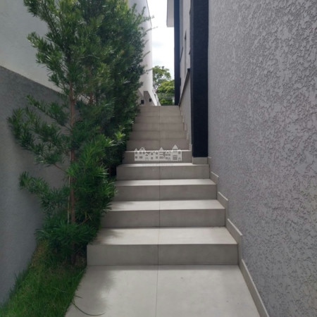 Sobrado à venda ou para alugar com 3 suítes em Jardim do Lago, Atibaia, SP