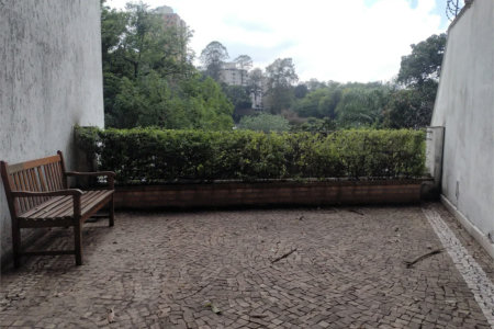 Casa à venda com 4 quartos, sendo 3 suítes,  no condomínio Vila das Flores, São Paulo - SP