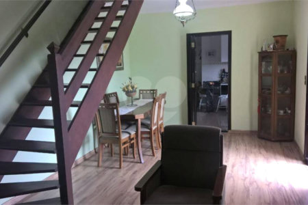Sobrado à venda com 3 quartos, sendo 1 suíte, em Bocaina, Ribeirão Pires, SP
