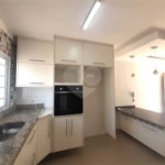 Casa à venda com 3 quartos, sendo 1 suíte, no condomínio Apeu, São Paulo - SP