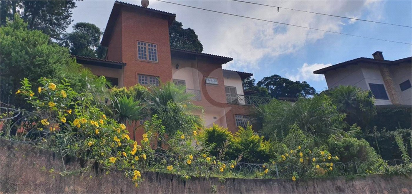 Sobrado à venda ou para alugar com 5 quartos, sendo 3 suítes,  em Tremembé, São Paulo, SP