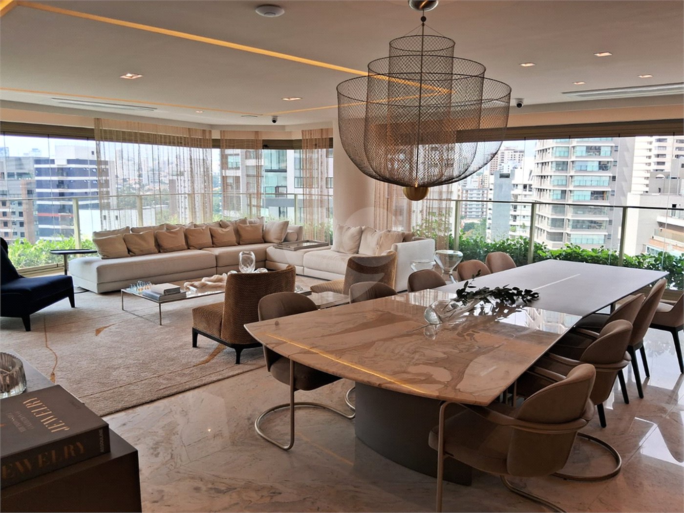 Apartamento à venda com 3 suítes em Moema, São Paulo, SP