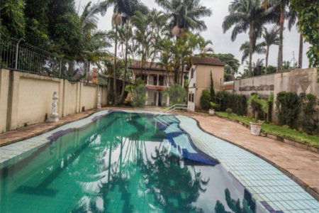 Casa à venda com 4 quartos, sendo 2 suítes, em Brooklin Velho, São Paulo, SP