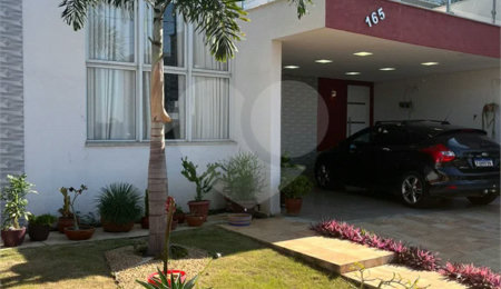 Sobrado à venda com 3 quartos, sendo 1 suíte,  em Residencial Jardim do Jatobá, Hortolândia, SP