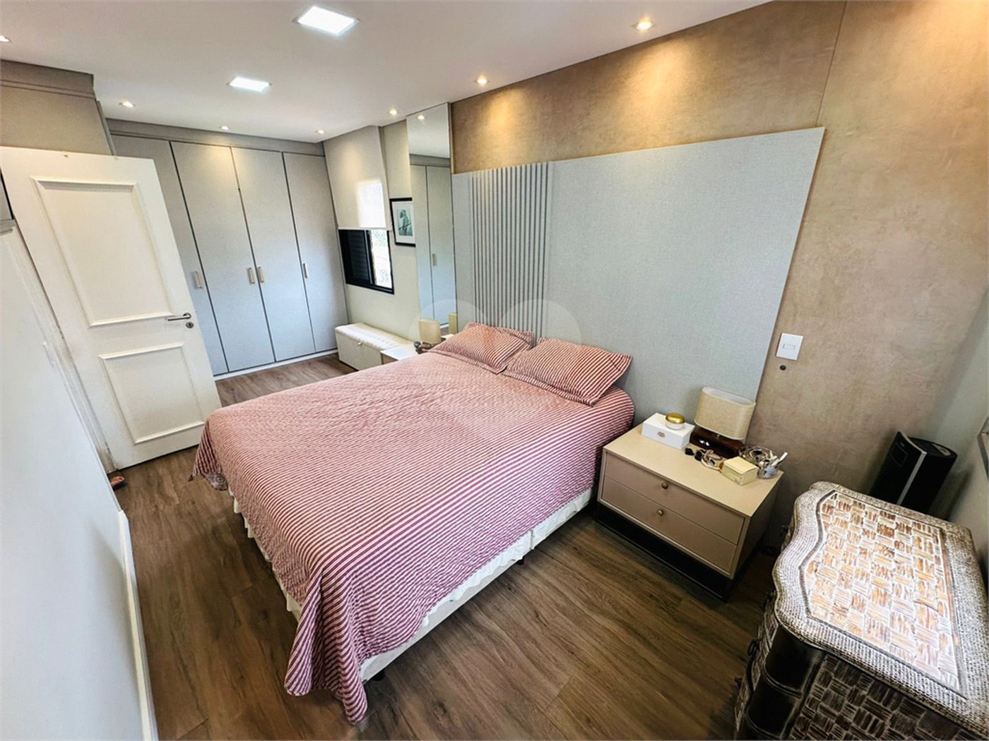 Apartamento à venda com 2 quartos, sendo 1 suíte,  em Cidade Monções, São Paulo, SP