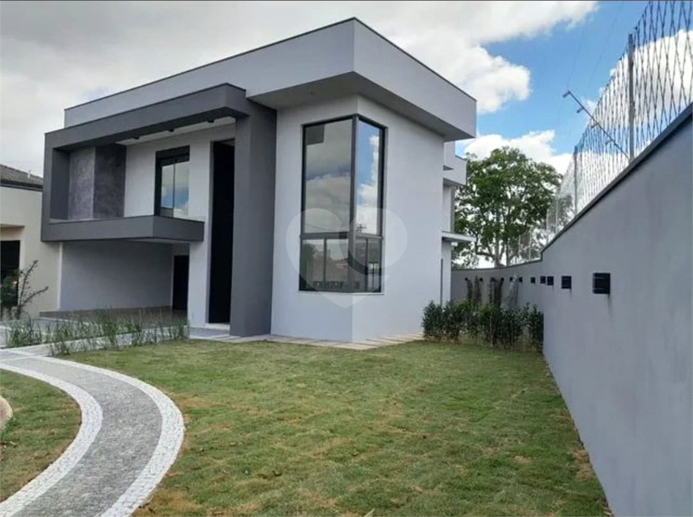 Casa à venda com 3 suítes no condomínio Terras do Caribe, Valinhos - SP
