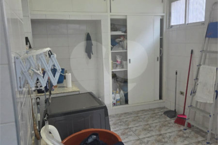 Sobrado à venda com 4 quartos, sendo 1 suíte, em Vila Graciosa, São Paulo, SP