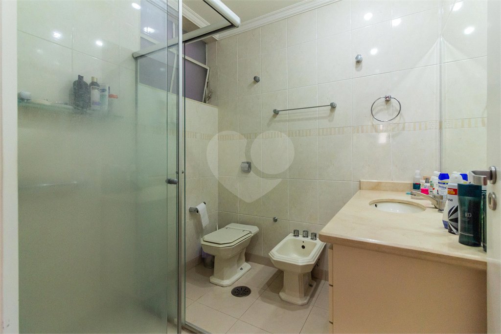 Apartamento à venda com 3 quartos, sendo 1 suíte,  em Santa Cecília, São Paulo, SP