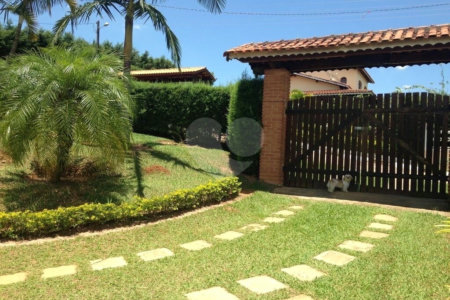 Casa à venda com 3 quartos, sendo 1 suíte,  no condomínio Vista Alegre, Bom Jesus dos Perdões - SP