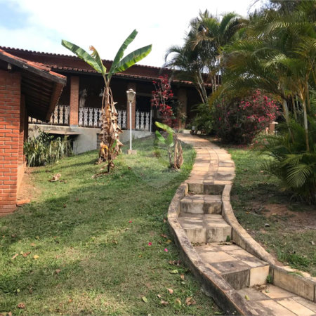 Chácara à venda com 4 quartos, sendo 1 suíte,  em Monterrey, Louveira, SP