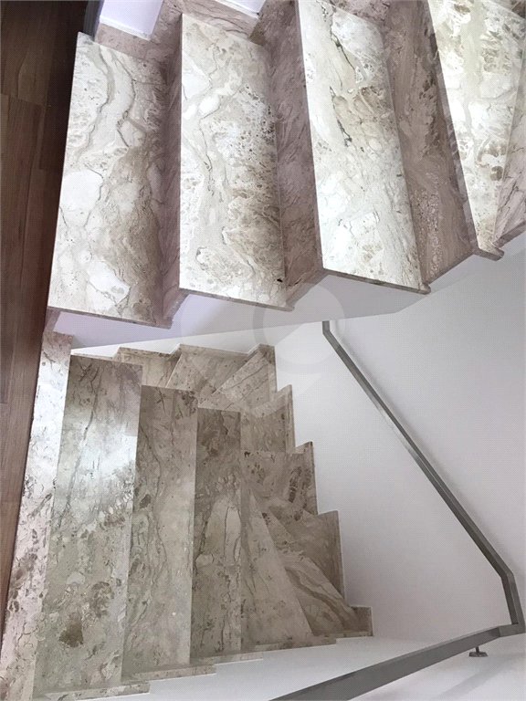 Casa à venda com 3 quartos, sendo 1 suíte, no condomínio Parque Vitória, São Paulo - SP