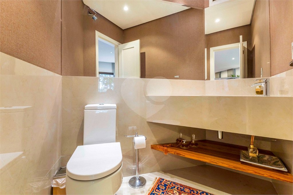 Apartamento à venda com 4 quartos, sendo 3 suítes, em Moema, São Paulo, SP