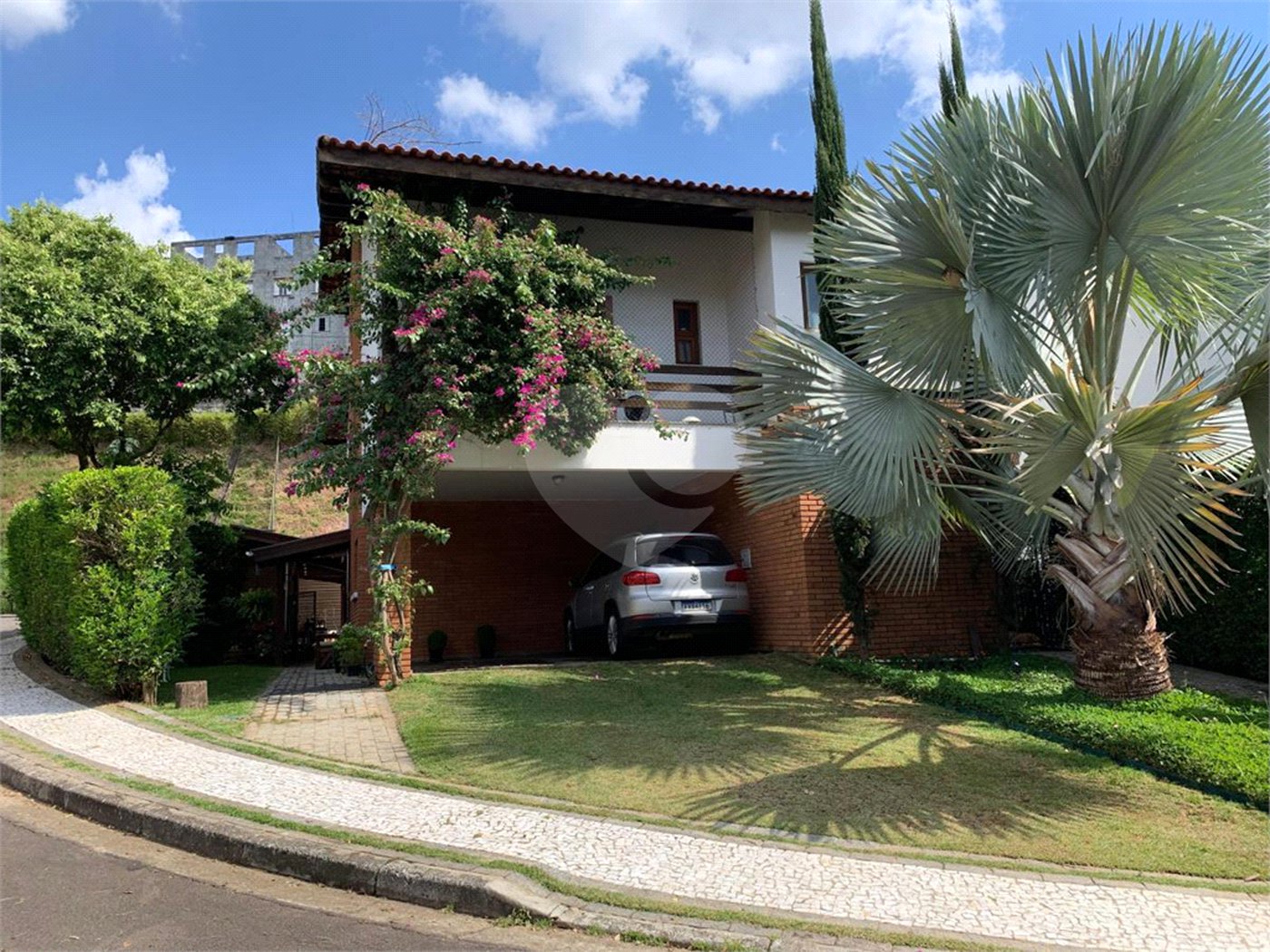 Casa à venda com 4 quartos, sendo 2 suítes, no condomínio Residencial Ypê Branco II, São Paulo - SP