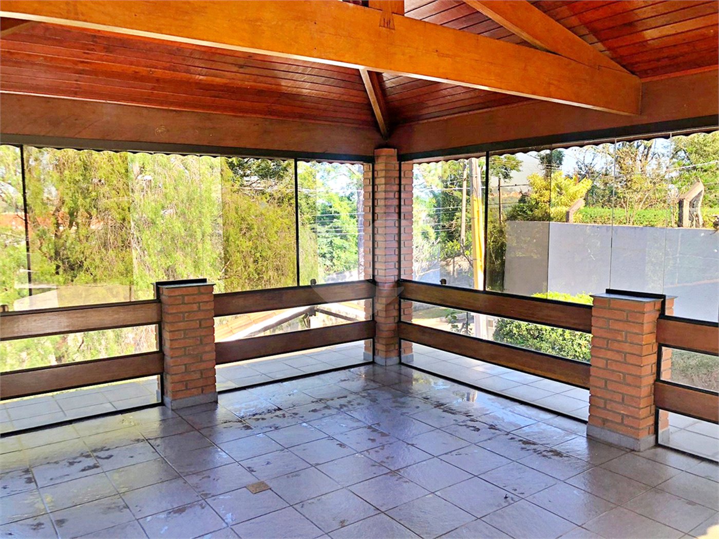 Casa à venda com 4 quartos, sendo 2 suítes, no condomínio Estância Marambaia, Vinhedo - SP