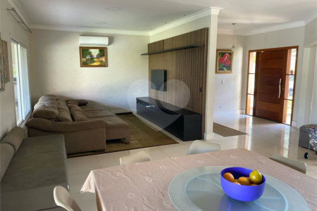Casa à venda com 4 quartos, sendo 3 suítes, no condomínio Primavera, Salto - SP