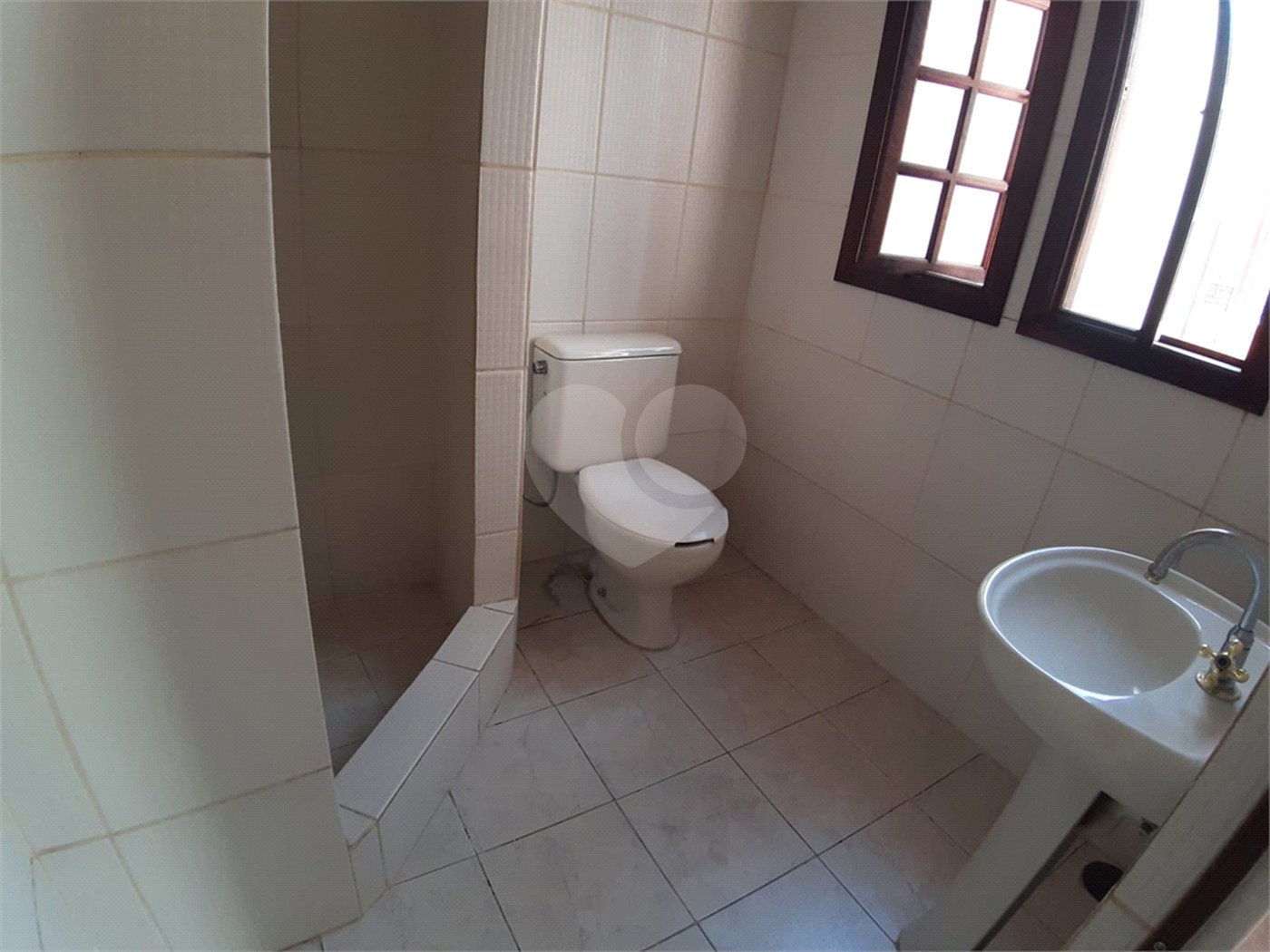 Sobrado à venda com 3 quartos, sendo 1 suíte, em Tremembé, São Paulo, SP