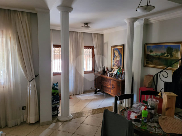 Sobrado à venda com 4 quartos, sendo 3 suítes,  em Horto, São Paulo, SP