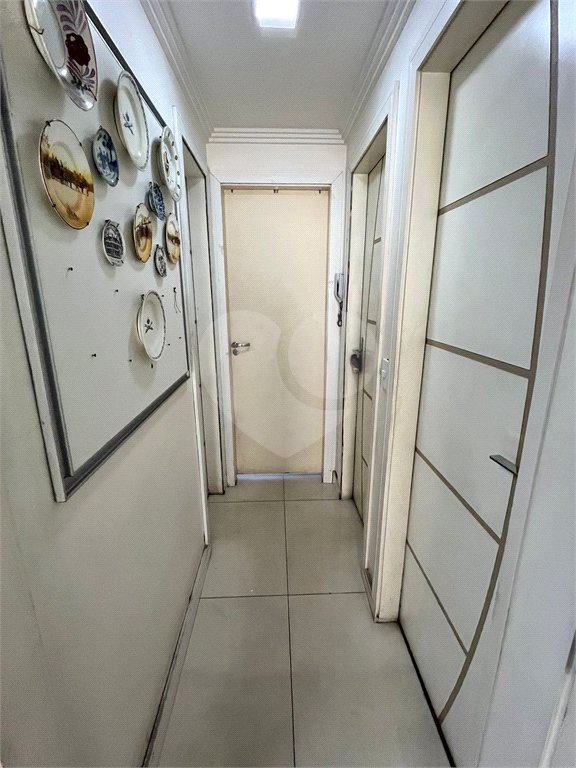 Casa à venda com 3 quartos, sendo 2 suítes, no condomínio Laura Serra, Rio de Janeiro - RJ