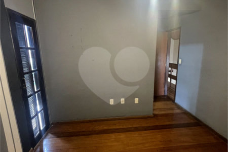 Casa à venda com 5 quartos, sendo 3 suítes, no condomínio Recanto das Palmeiras, Rio de Janeiro - RJ