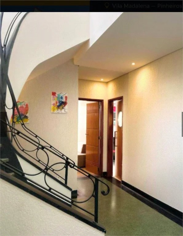 Casa à venda com 4 quartos, sendo 2 suítes, em Pinheiros, São Paulo, SP