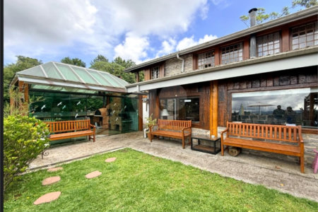 Casa à venda com 4 suítes em Vila Natal, Campos do Jordão, SP