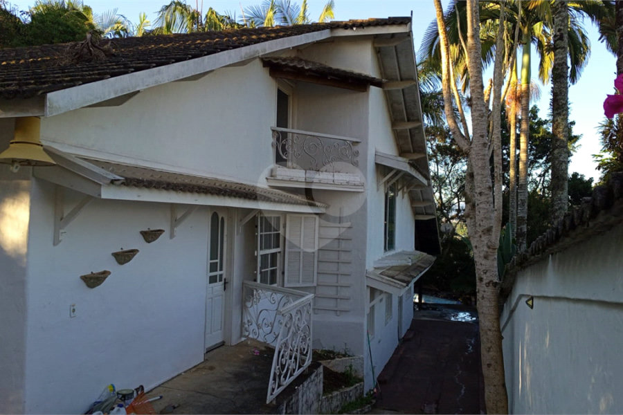 Casa à venda com 3 quartos, sendo 2 suítes, no condomínio Gleba II, Mairiporã - SP