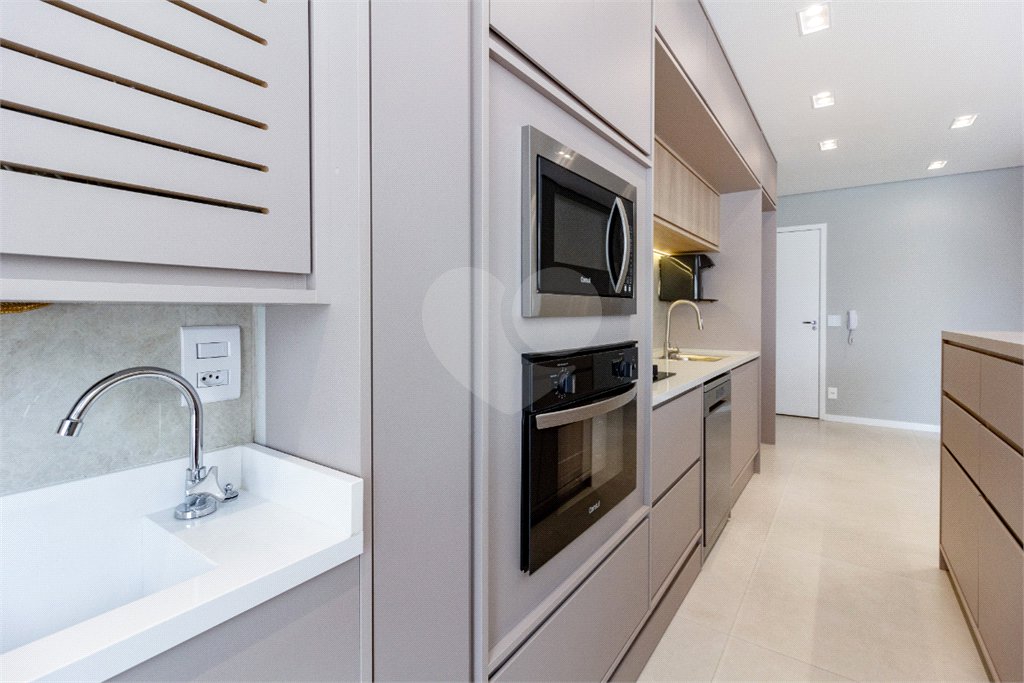 Apartamento à venda com 3 quartos, sendo 2 suítes, em Brooklin, São Paulo, SP
