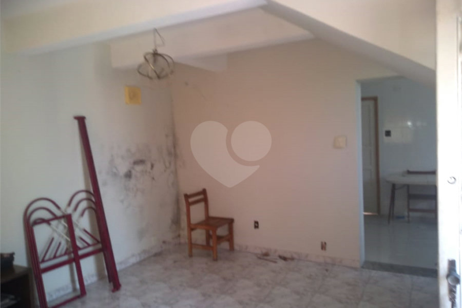 Sobrado à venda com 3 quartos em Vila Nivi, São Paulo, SP