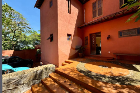 Casa à venda com 4 quartos, sendo 1 suíte, em Lagoa, Rio de Janeiro, RJ