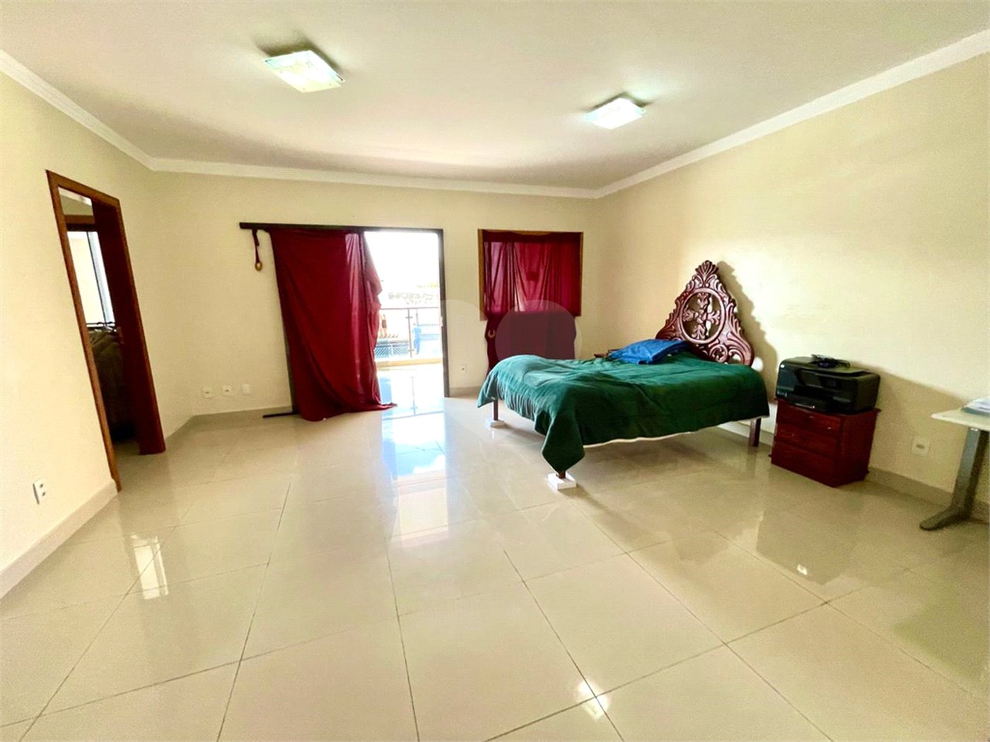 Sobrado à venda com 4 quartos, sendo 1 suíte, em Jardim Santa Bárbara, Sorocaba, SP