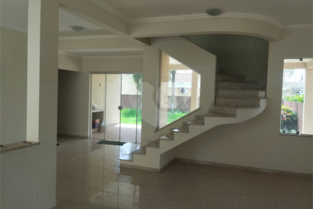 Sobrado à venda com 4 quartos, sendo 3 suítes, em Altos do Jaraguá, Araraquara, SP