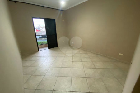 Casa à venda com 3 quartos, sendo 1 suíte, em Vila Valença, São Vicente, SP