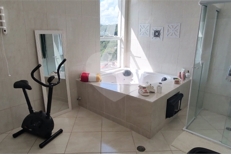 Casa à venda com 5 quartos, sendo 3 suítes,  em Capoavinha, Mairiporã, SP