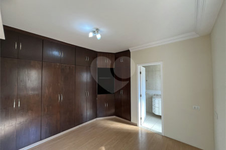 Casa para alugar com 4 quartos, sendo 2 suítes, no condomínio Porto Fino, São Paulo - SP