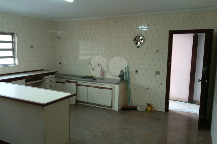 Excelente Sobrado com 04 suítes. Venha fazer uma visita.