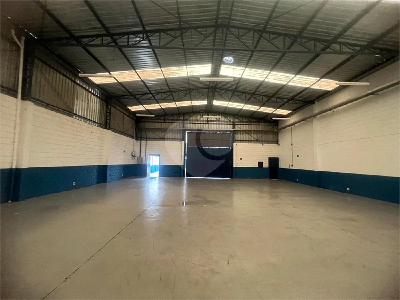 Galpão de 600m² no Centro Industrial Rafael Diniz - Bragança Paulista.