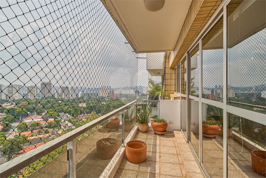 Cobertura à venda ou para alugar com 5 quartos, sendo 2 suítes, em Alto da Boa Vista, São Paulo, SP