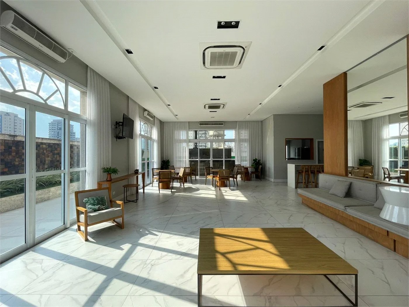 Apartamento à venda com 3 suítes em Vila Romana, São Paulo, SP