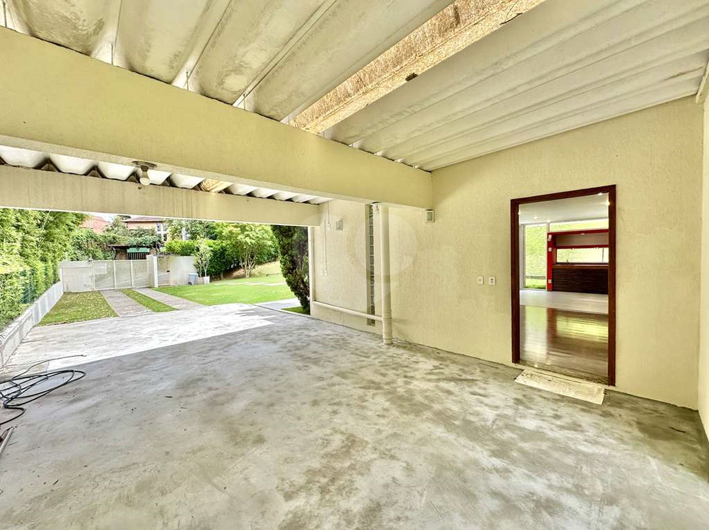 Casa à venda com 4 suítes no condomínio Recanto Impla, Carapicuíba - SP