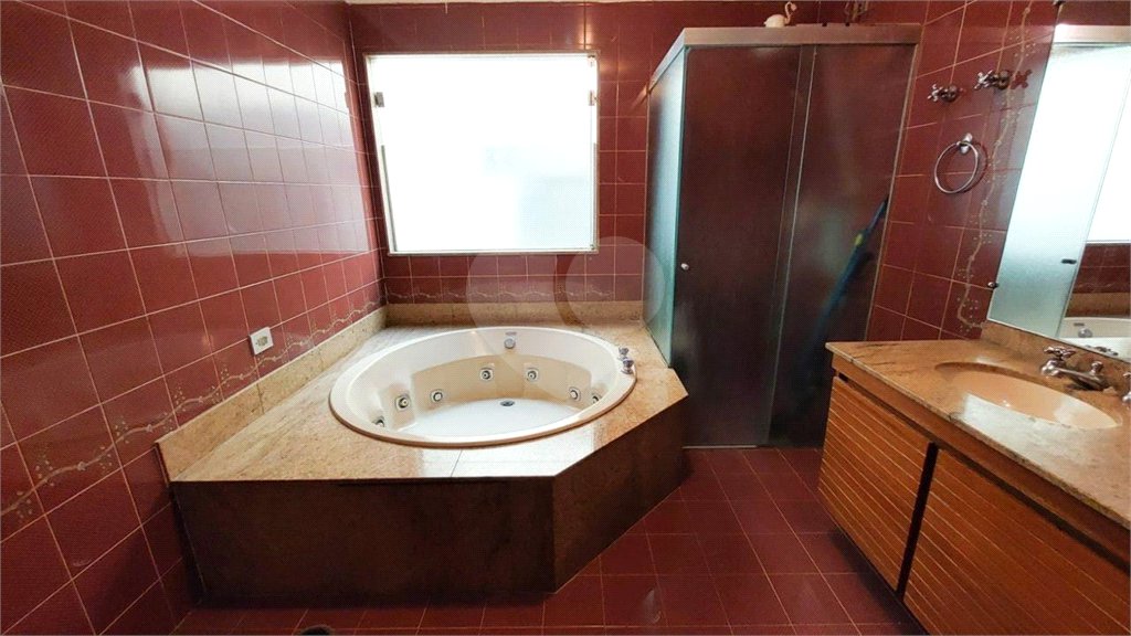 Casa à venda com 6 quartos, sendo 3 suítes, em Jardim Brasil (zona Sul), São Paulo, SP