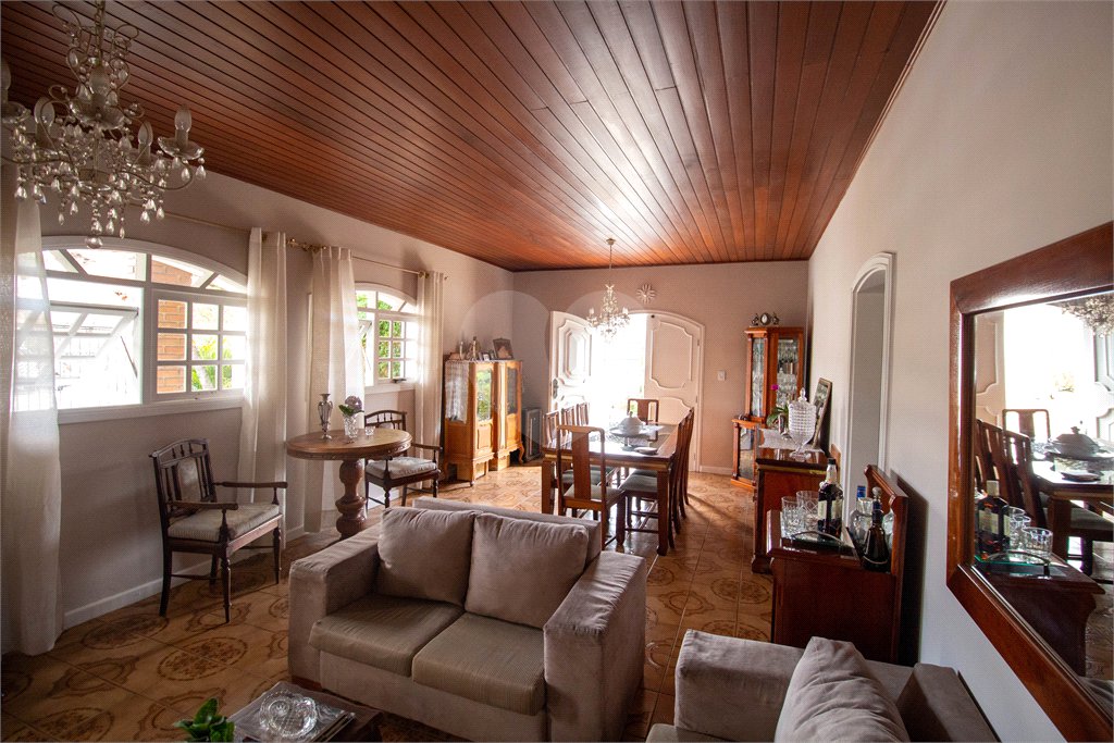 Casa à venda com 3 quartos, sendo 1 suíte,  em Jardim Bandeirantes, São Roque, SP