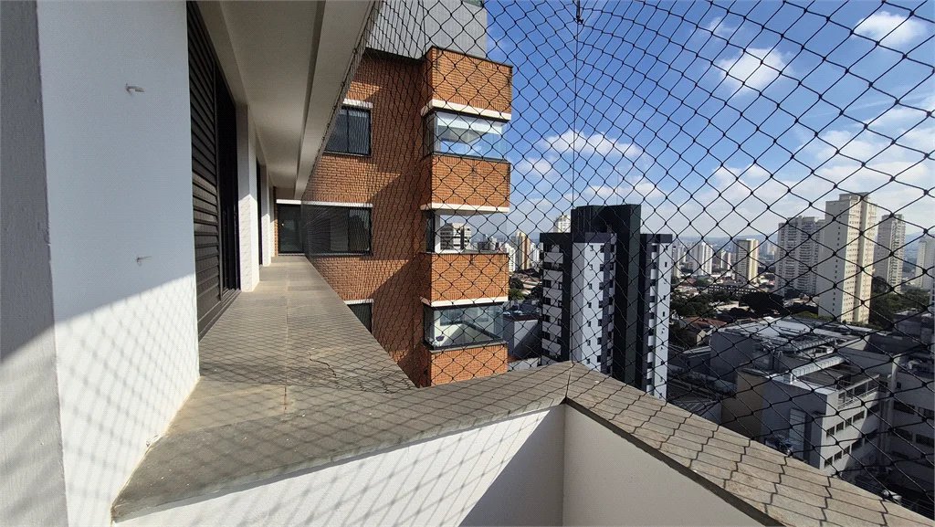 Apartamento à venda ou para alugar com 3 quartos, sendo 2 suítes, em Vila Romana, São Paulo, SP