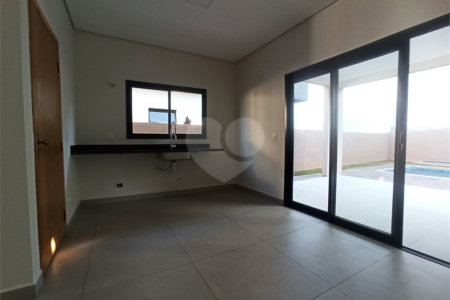 Casa à venda com 3 quartos, sendo 1 suíte, no condomínio Buona Vita, Atibaia - SP