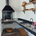 Casa à venda com 2 quartos, sendo 1 suíte, no Centro, Santa Cruz Cabrália, BA