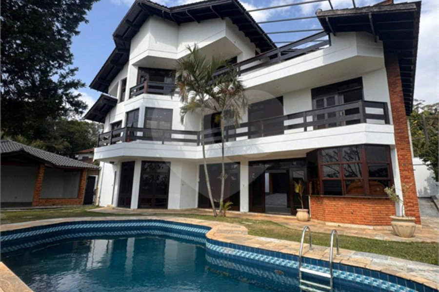 Sobrado à venda ou para alugar com 4 quartos, sendo 3 suítes, em Serra da Cantareira, Mairiporã, SP